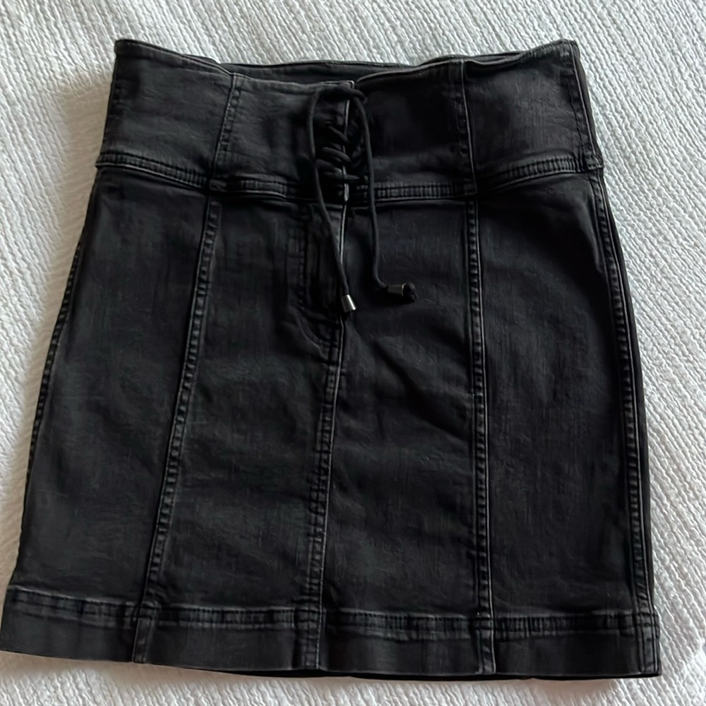 Free People Blk Denim Skirt in Sz 6. Lace up in front-hidden zipper closure.